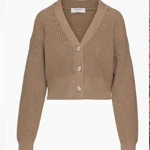 Aritzia Babaton Canberra Cardigan
Merino wool V-neck cardigan